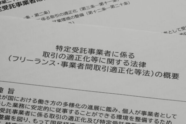 外注パターン・東京でプロに依頼するなら、フリーランスパタンナー／モードエンジニアのコバヤシ_トシヒコが代表を務めるパターンメイキング工房 - orv mode studio.(オーヴ・モードスタジオ)へお任せください。オーヴ・モードスタジオは、ファッションデザイナーたちのイメージを具現化して理想を叶えるアパレルパターンメイキング工房です。 審美性、機能性、生産性の3つを兼ね備えたエクセレントな工業用パターンを供給することで、プロフェッショナルクオリティーの服づくりをサポート。 プロのパターン外注先としてはもちろん、服作り未経験な個人のお客様からのご依頼に対しても、親身かつ真剣に取り組ませていただいております。
