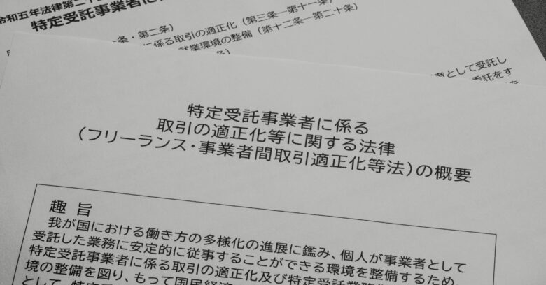 外注パターン・東京でプロに依頼するなら、フリーランスパタンナー／モードエンジニアのコバヤシ_トシヒコが代表を務めるパターンメイキング工房 - orv mode studio.(オーヴ・モードスタジオ)へお任せください。オーヴ・モードスタジオは、ファッションデザイナーたちのイメージを具現化して理想を叶えるアパレルパターンメイキング工房です。 審美性、機能性、生産性の3つを兼ね備えたエクセレントな工業用パターンを供給することで、プロフェッショナルクオリティーの服づくりをサポート。 プロのパターン外注先としてはもちろん、服作り未経験な個人のお客様からのご依頼に対しても、親身かつ真剣に取り組ませていただいております。